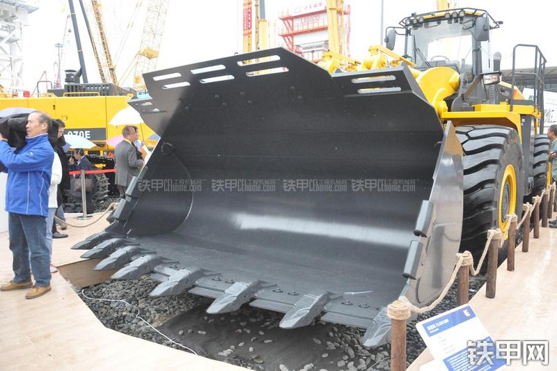 柳工CLG8128H装载机局部