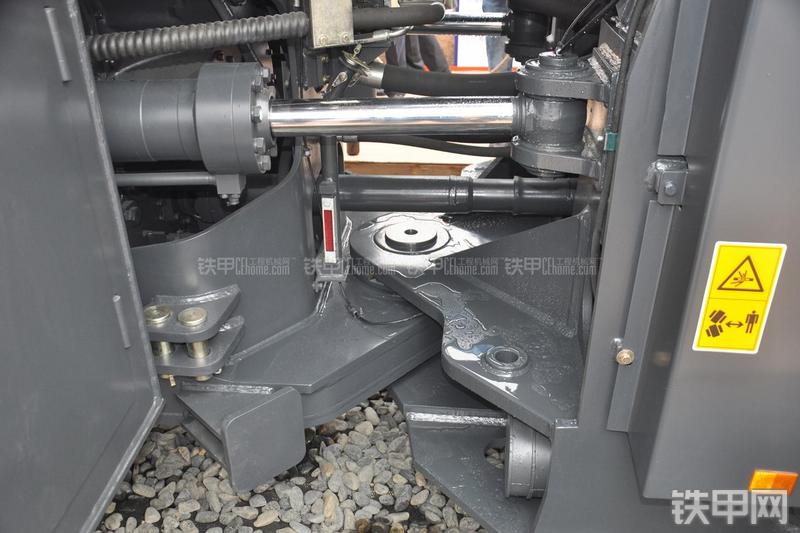 柳工CLG8128H装载机局部