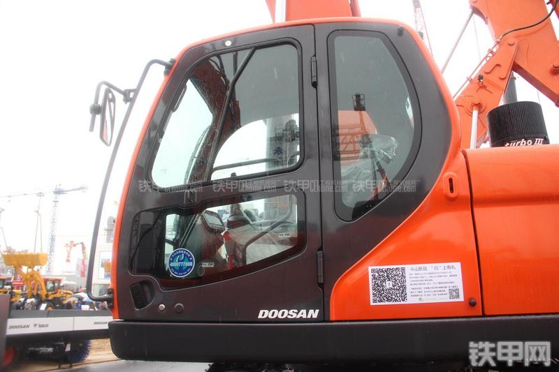 迪万伦DX340LC-9C挖掘机局部