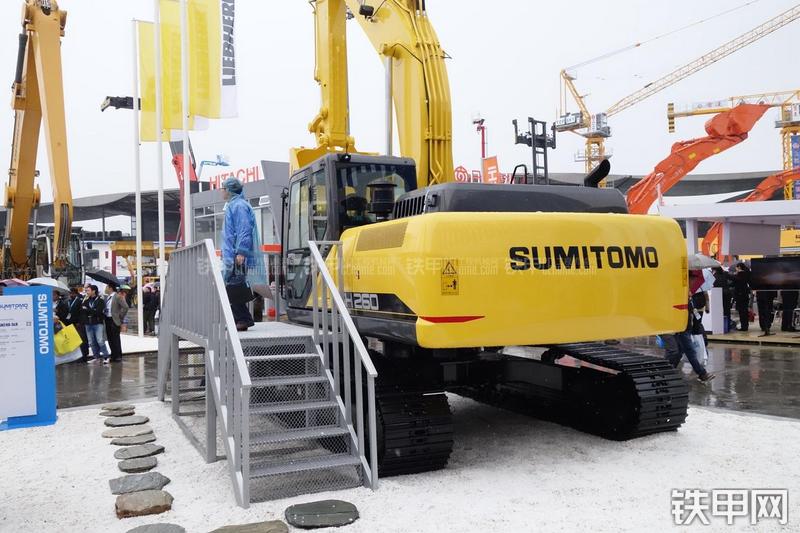 住友SH260LC-6挖掘机整机外观