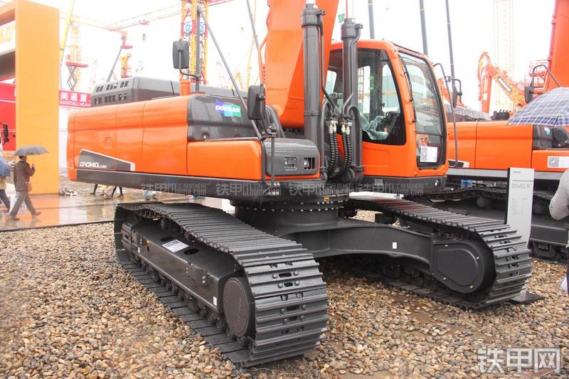 迪万伦DX340LC-9C挖掘机整机外观