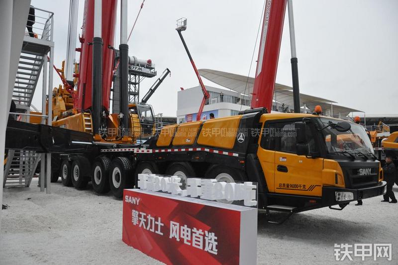 三一重工SAC6000起重机整机外观