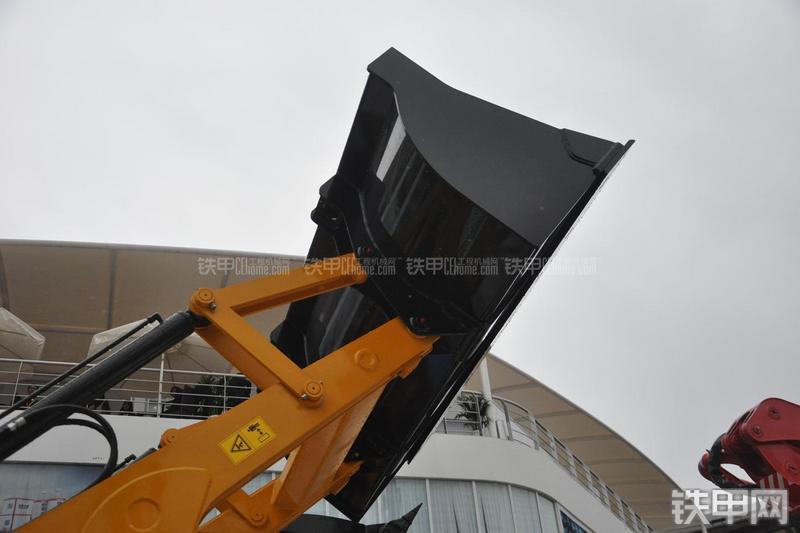 三一重工BL70C挖掘装载机局部