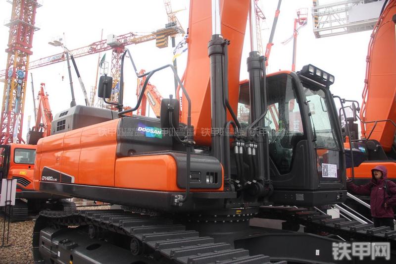 迪万伦DX420LC-9C挖掘机局部