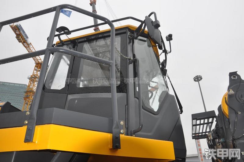 柳工CLG8128H装载机局部