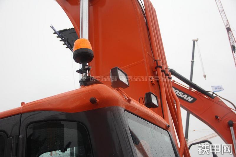 迪万伦DX420LC-9C挖掘机局部