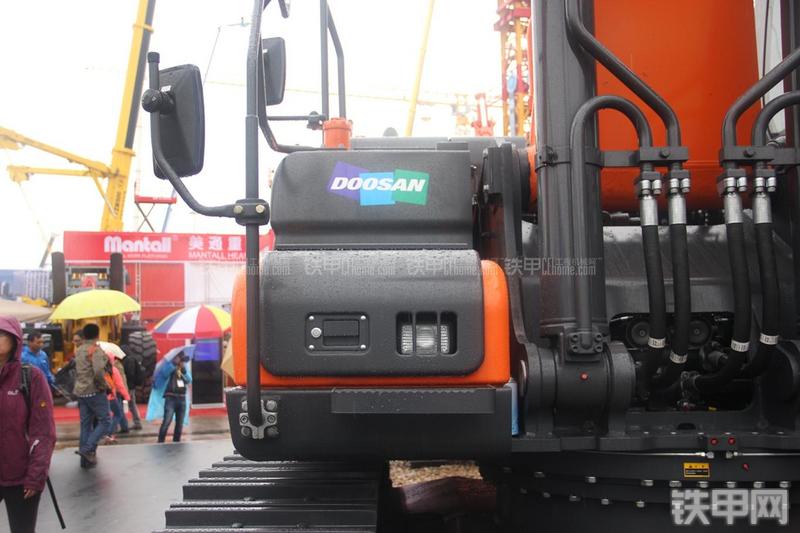 迪万伦DX420LC-9C挖掘机局部