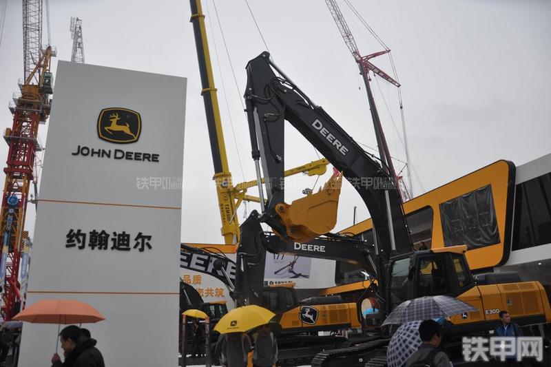 约翰迪尔EC300LC挖掘机局部