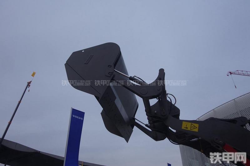 沃尔沃L105装载机局部