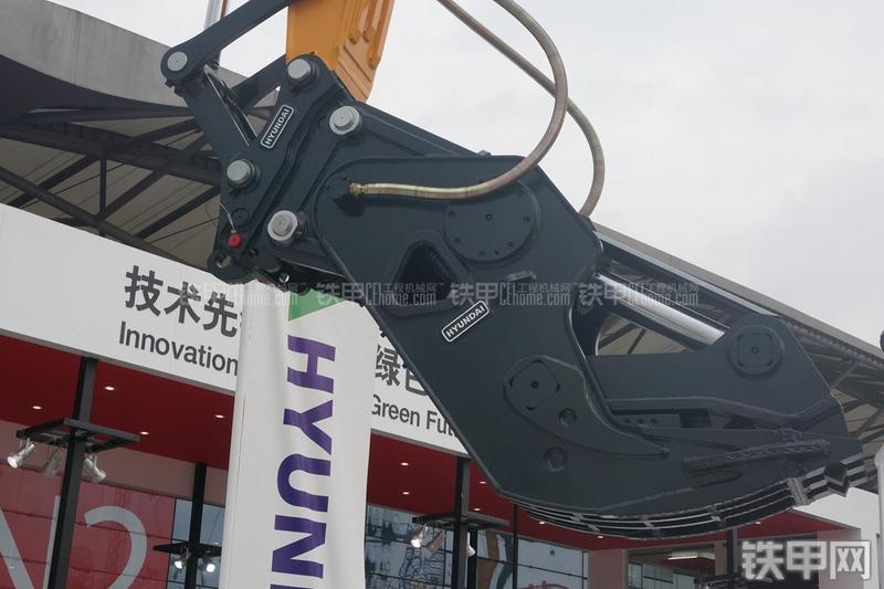 现代R275LC-9V挖掘机局部