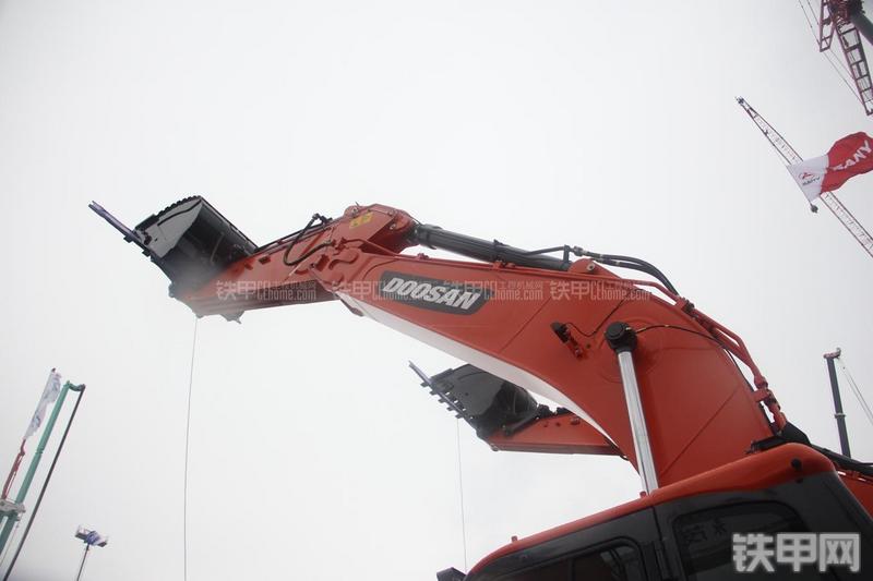 迪万伦DX380LC-9C挖掘机局部