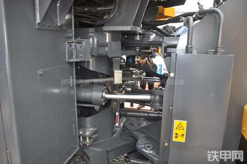 柳工CLG8128H装载机局部