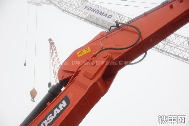 迪万伦DX340LC-9C挖掘机局部