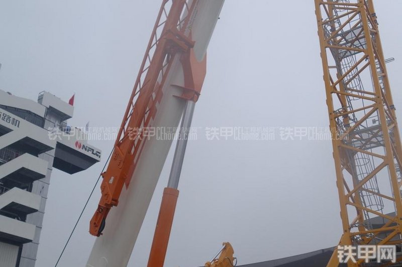 中联重科RT60起重机局部