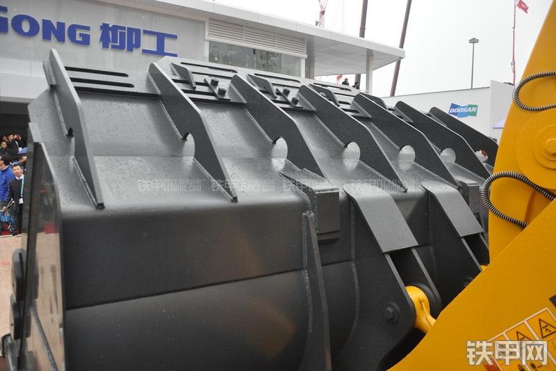 柳工CLG8128H装载机局部