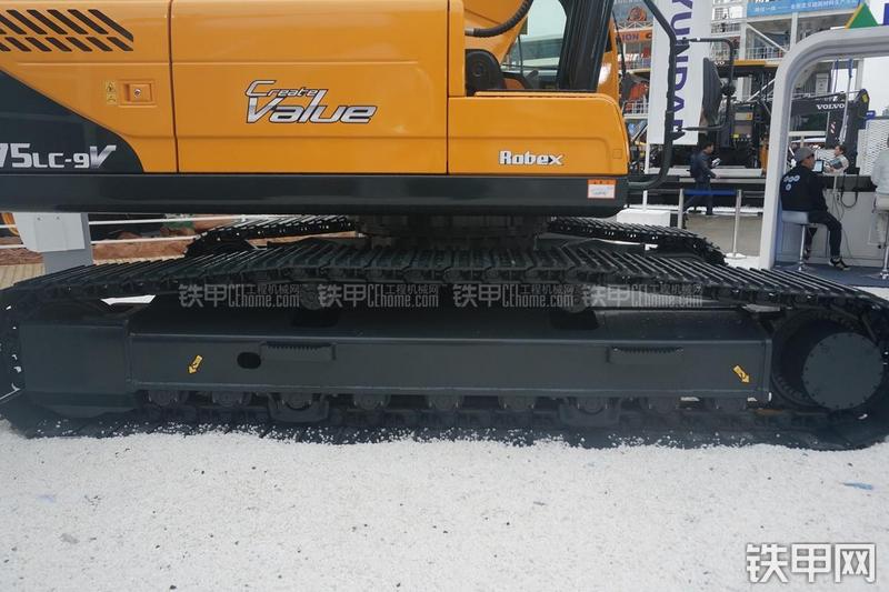 现代R275LC-9V挖掘机局部