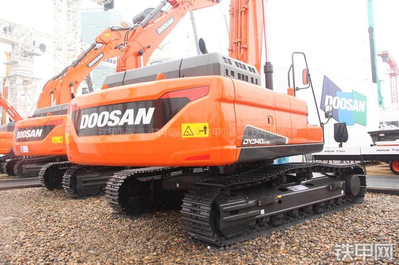 迪万伦DX340LC-9C挖掘机整机外观