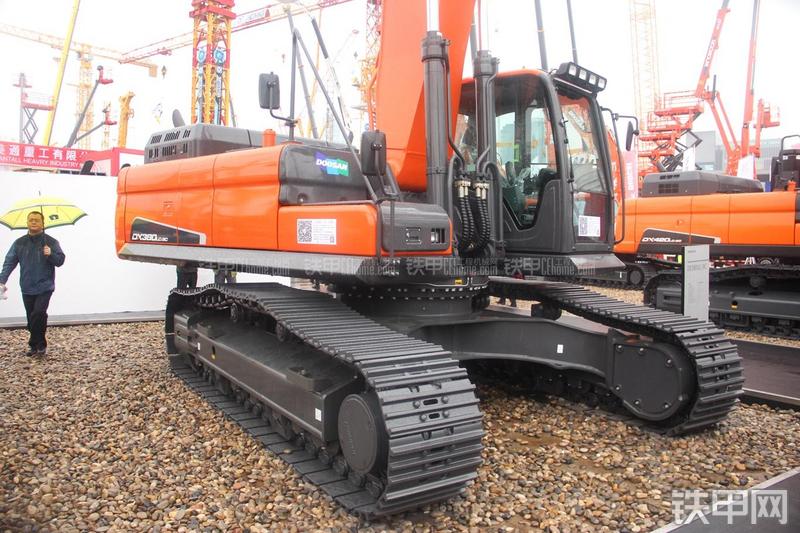 迪万伦DX380LC-9C挖掘机整机外观