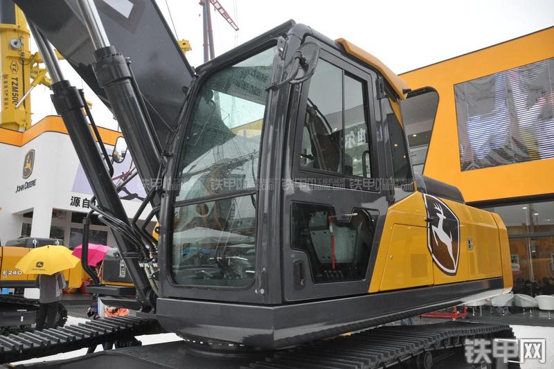 约翰迪尔EC360LC挖掘机局部