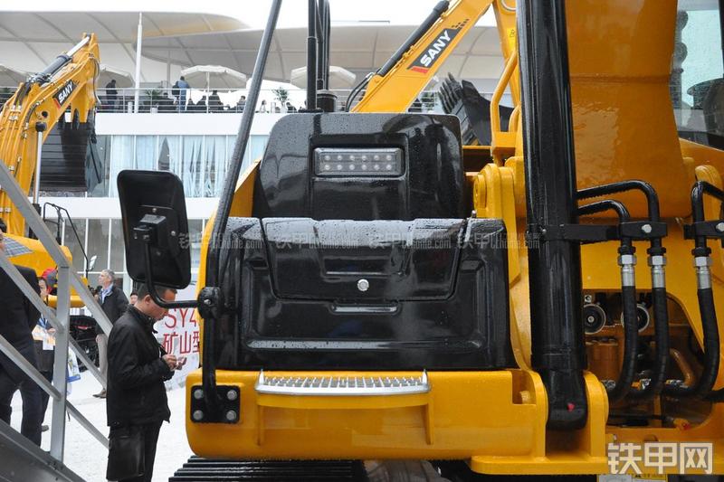 三一重工SY215C-9挖掘机局部