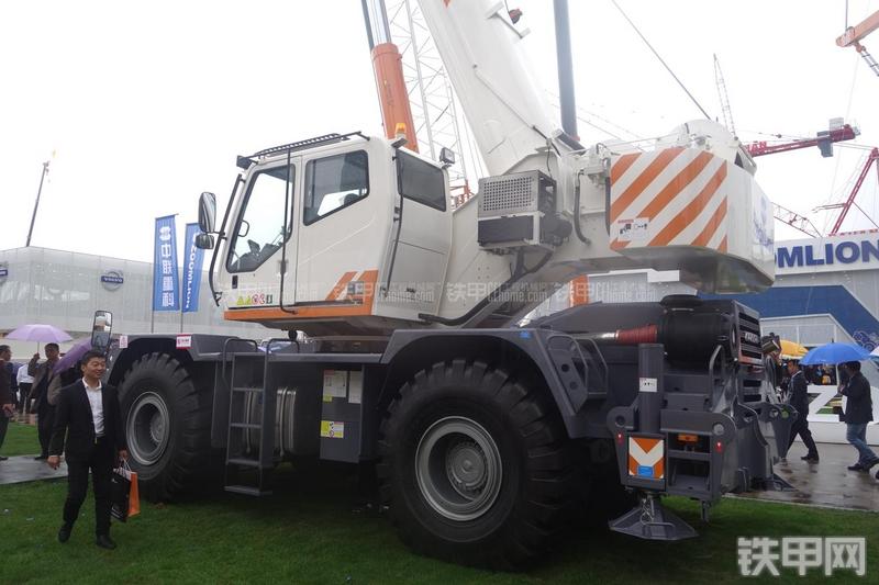 中联重科RT60起重机整机外观