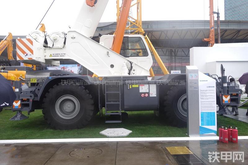 中联重科RT60起重机整机外观