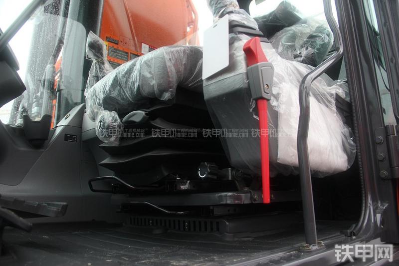 迪万伦DX340LC-9C挖掘机局部