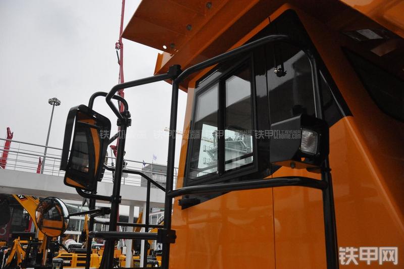 三一重工SRT95C非公路自卸车局部