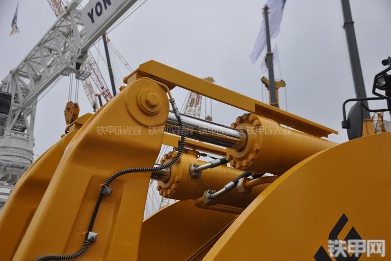 柳工CLG8128H装载机局部