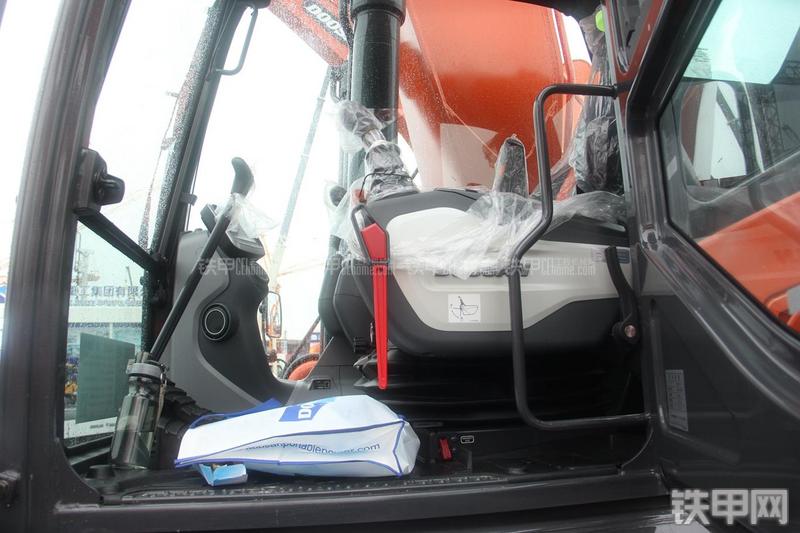 迪万伦DX380LC-9C挖掘机局部
