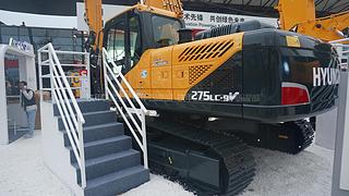 现代R275LC-9V挖掘机局部