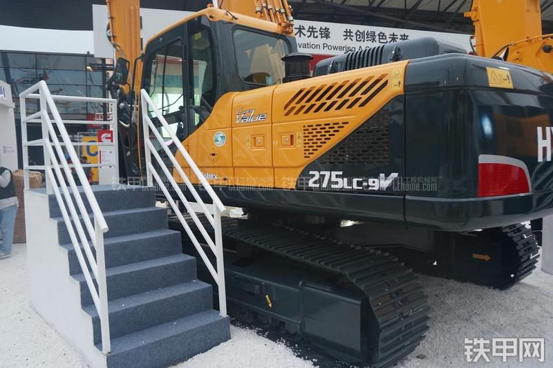 现代R275LC-9V挖掘机局部