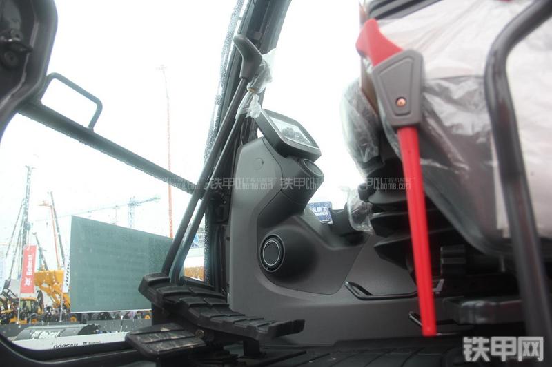 迪万伦DX340LC-9C挖掘机局部