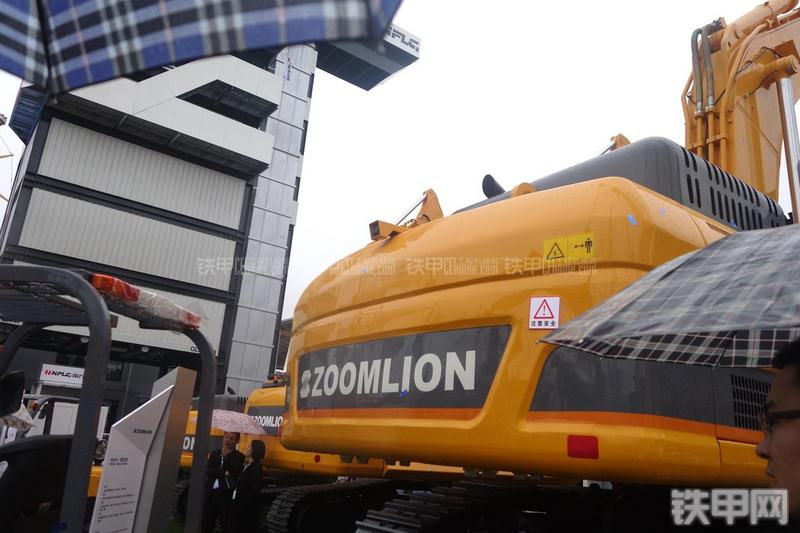 中联重科ZE700ESP挖掘机局部