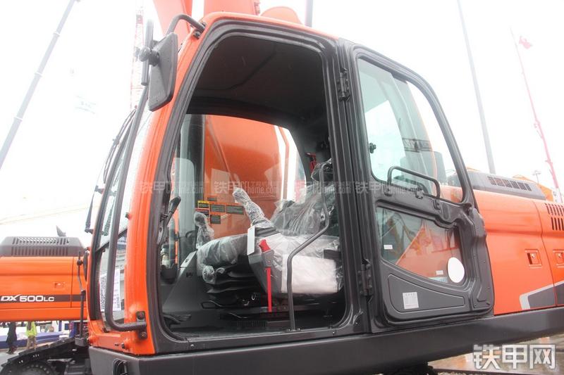 迪万伦DX340LC-9C挖掘机局部