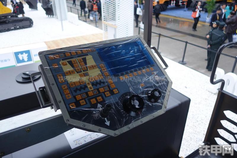 沃尔沃ABG P6820C沥青摊铺机局部