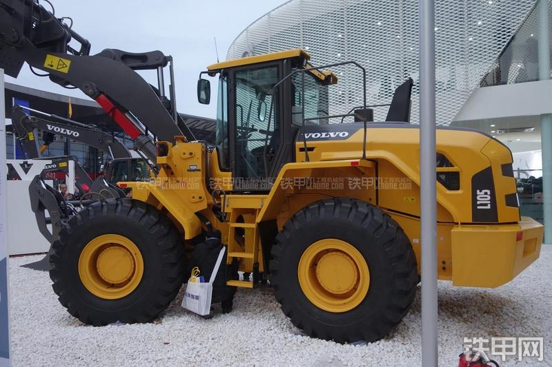 沃尔沃L105装载机整机外观