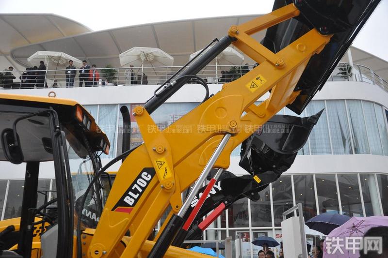 三一重工BL70C挖掘装载机局部