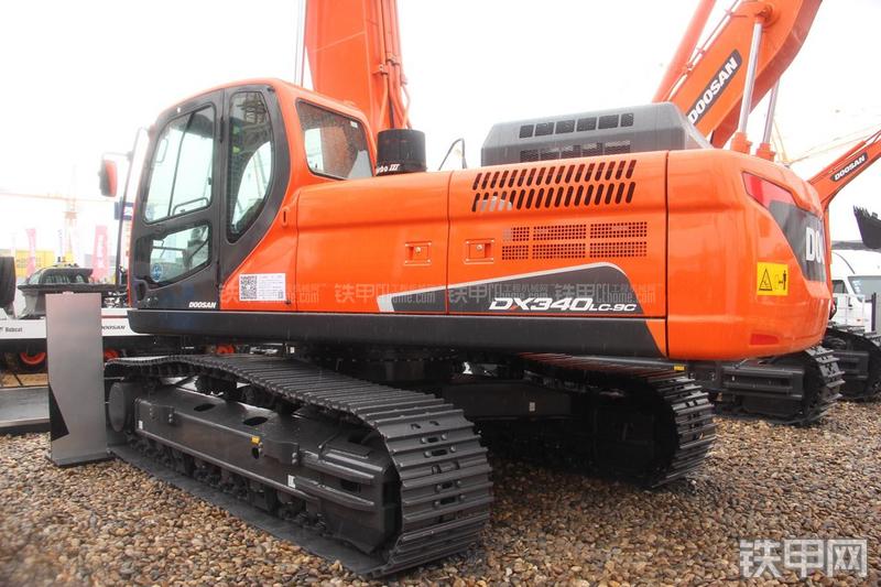 迪万伦DX340LC-9C挖掘机整机外观