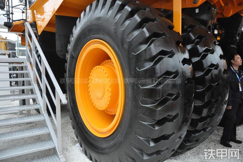 三一重工SRT95C非公路自卸车局部