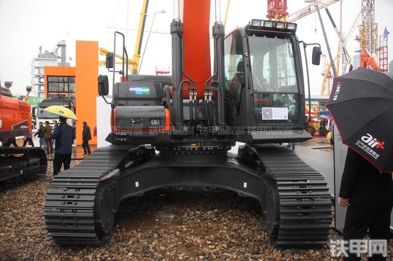 迪万伦DX380LC-9C挖掘机整机外观