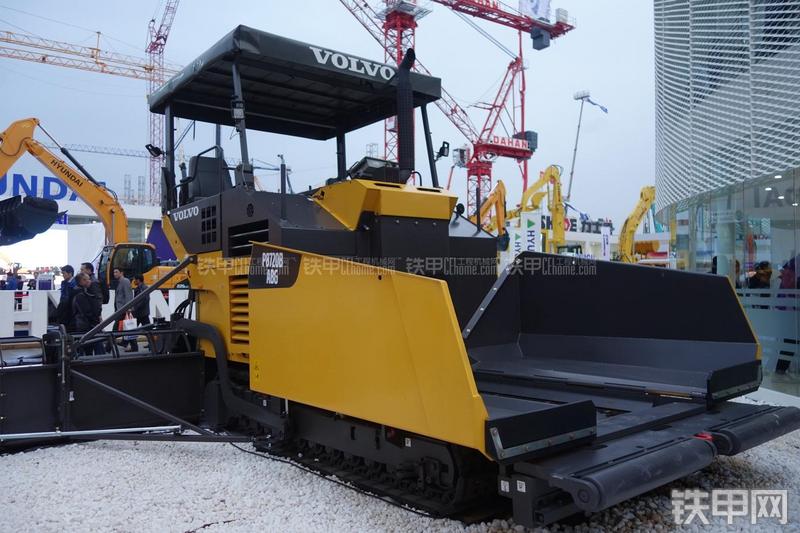 沃尔沃ABG P6820C沥青摊铺机整机外观