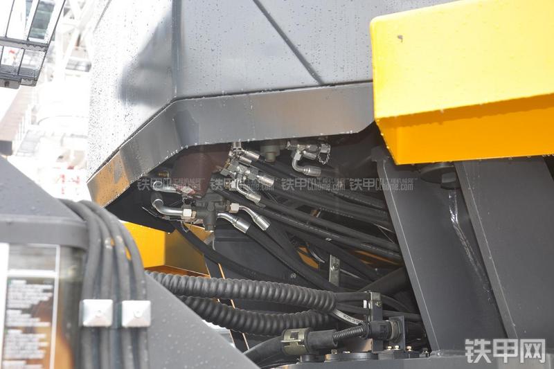 柳工CLG8128H装载机局部