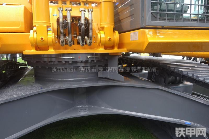 中联重科ZE420挖掘机局部