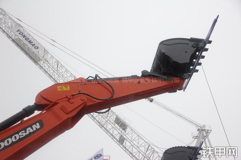 迪万伦DX340LC-9C挖掘机局部