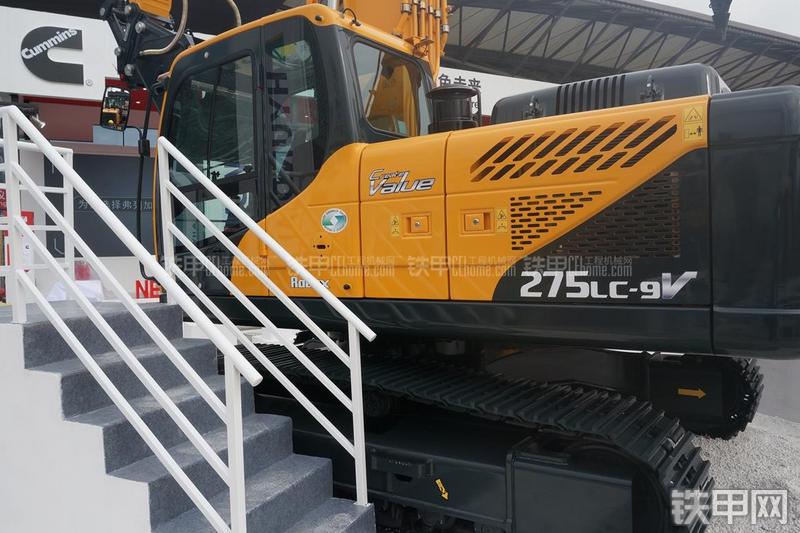 现代R275LC-9V挖掘机局部