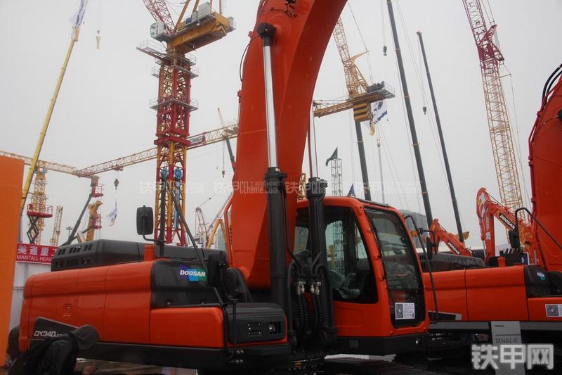 迪万伦DX340LC-9C挖掘机局部