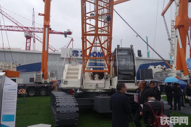 中联重科ZCC1000H起重机局部