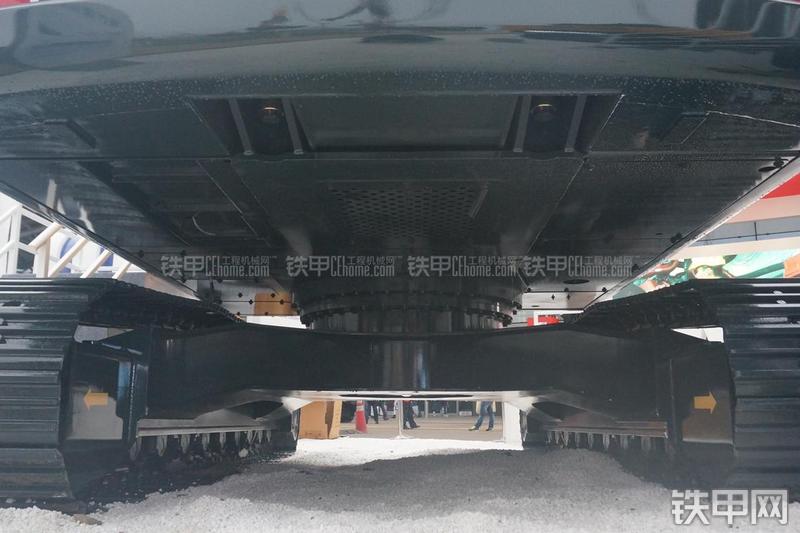 现代R275LC-9V挖掘机局部