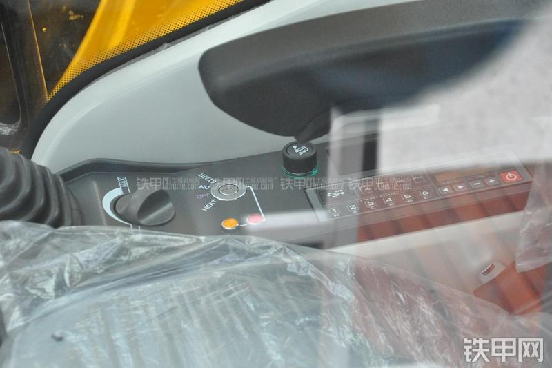 三一重工SY215C-9挖掘机局部